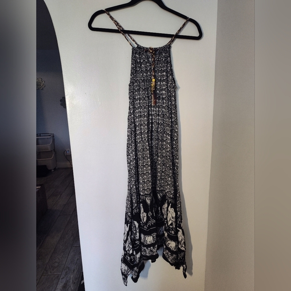 Elegant Black and White Maxi Dress Size 8 #325 - Picture 1 of 3